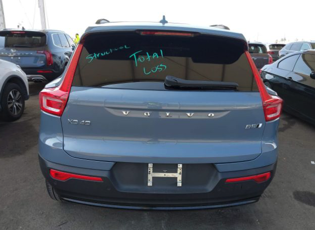VOLVO XC40 B5 ULTIMATE DARK THEME 2023