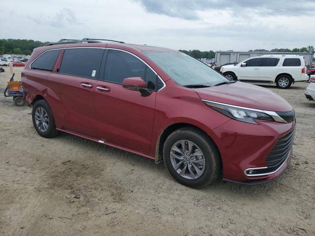 TOYOTA SIENNA XLE 2024