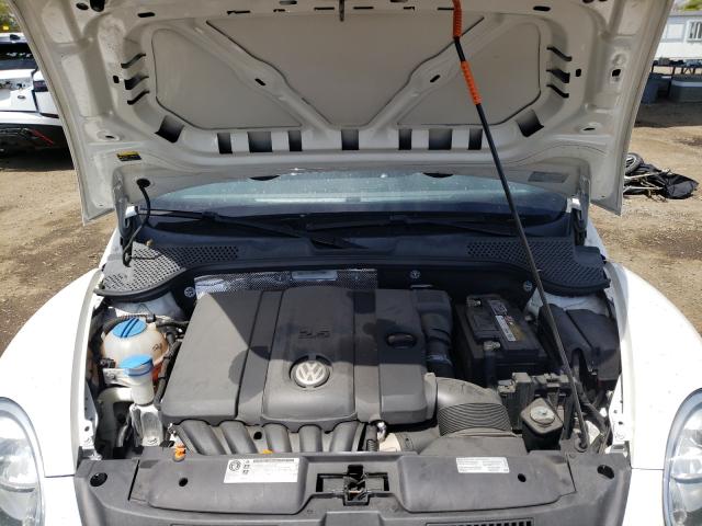 VOLKSWAGEN BEETLE 2013