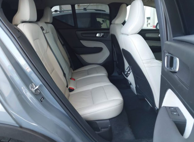 VOLVO XC40 B5 ULTIMATE DARK THEME 2023