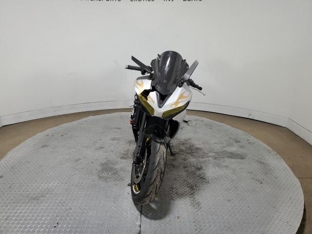 TRIUMPH DAYTONA 660 2025