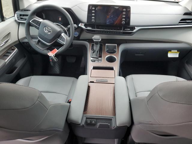 TOYOTA SIENNA XLE 2024