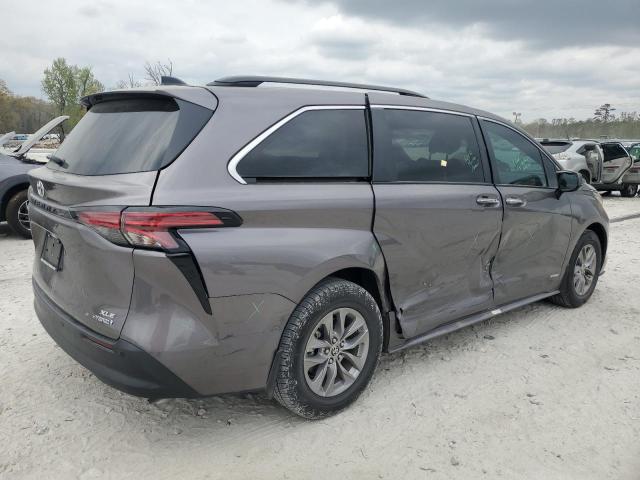 TOYOTA SIENNA XLE 2021