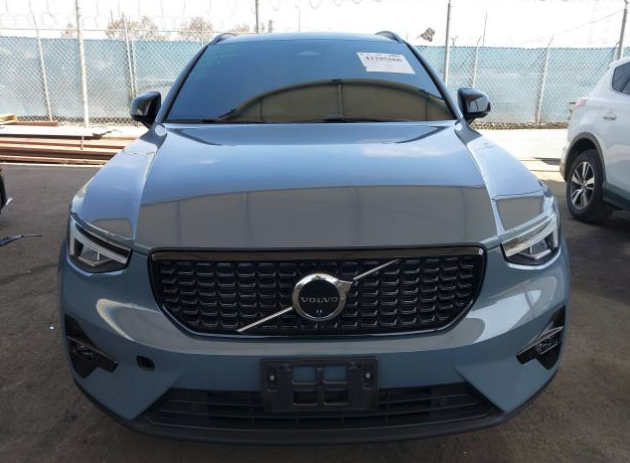 VOLVO XC40 B5 ULTIMATE DARK THEME 2023