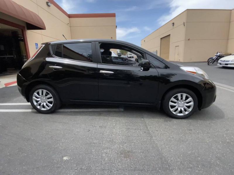 2014 Nissan LEAF HATCHBACK S