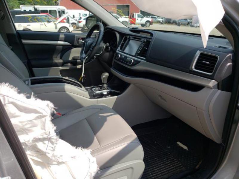 TOYOTA HIGHLANDER SE 2018