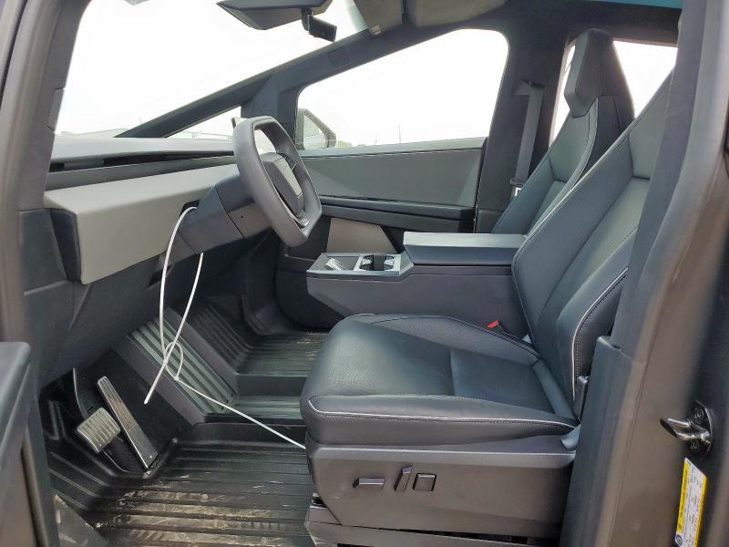 TESLA CYBERTRUCK 2024