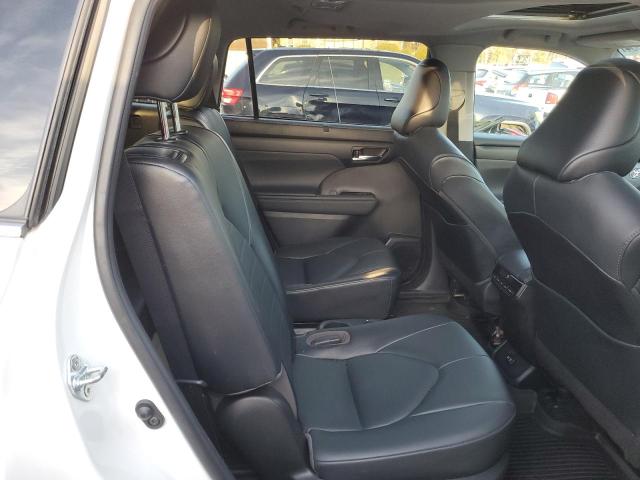 TOYOTA HIGHLANDER XLE 2021
