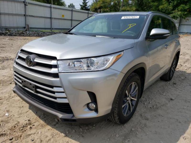 TOYOTA HIGHLANDER SE 2018