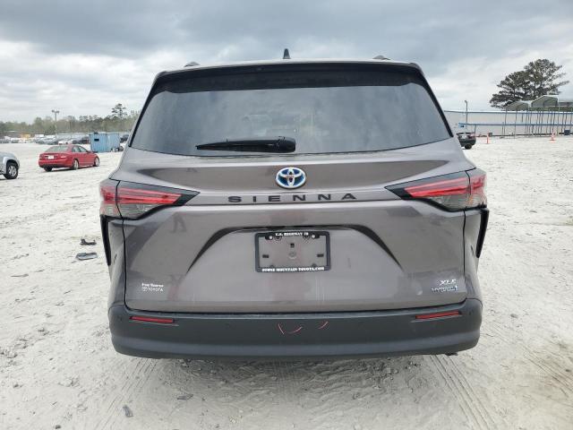 TOYOTA SIENNA XLE 2021