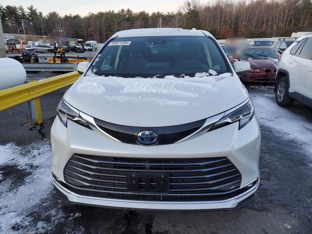 TOYOTA SIENNA LIMITED 2023