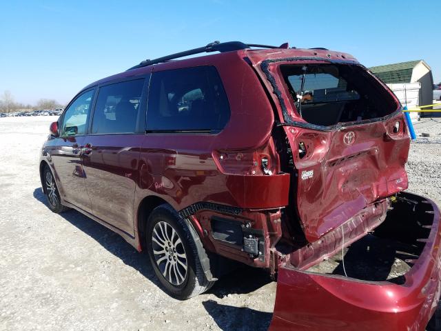 TOYOTA SIENNA XLE 2018
