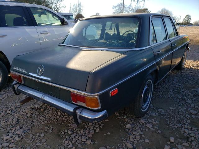 1972 MERCEDES-BENZ 200D