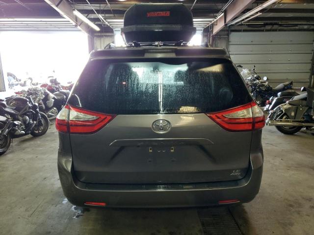TOYOTA SIENNA LE 2019
