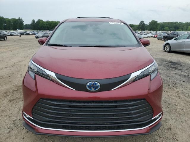 TOYOTA SIENNA XLE 2024