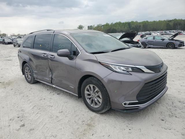 TOYOTA SIENNA XLE 2021