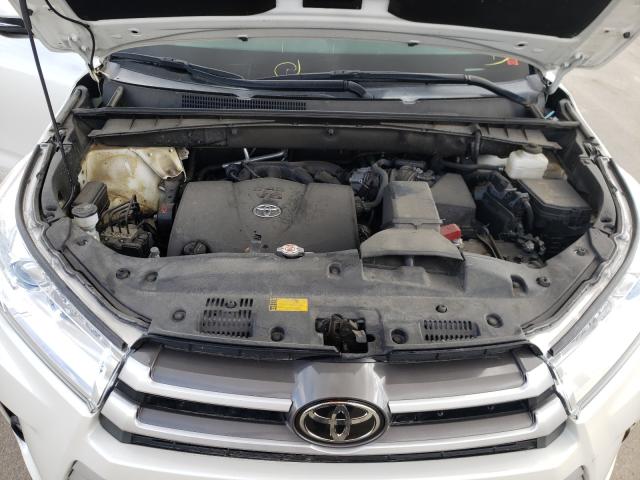 TOYOTA HIGHLANDER SE 2018