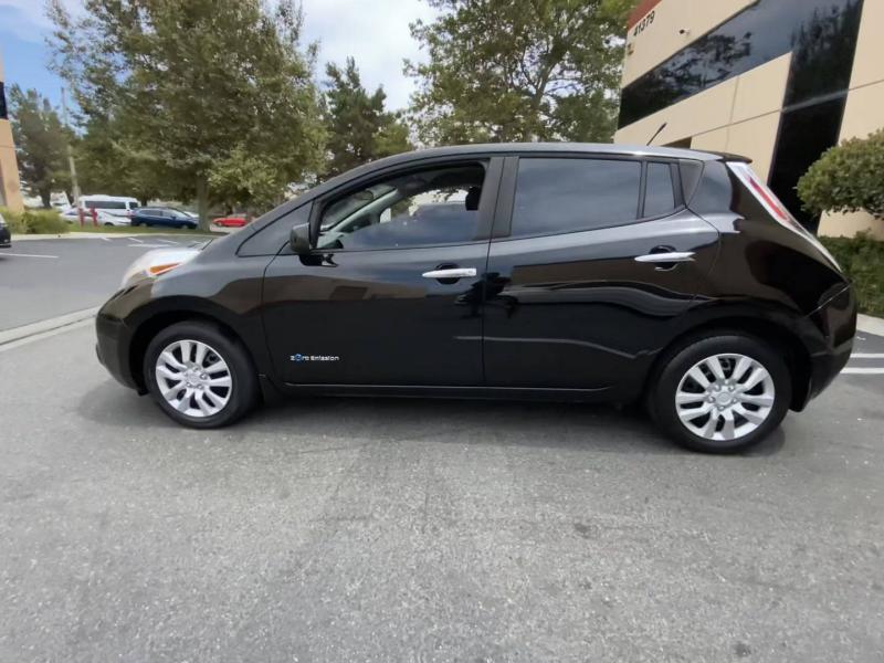 2014 Nissan LEAF HATCHBACK S