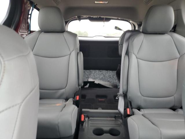 TOYOTA SIENNA XLE 2024