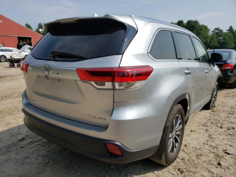 TOYOTA HIGHLANDER SE 2018
