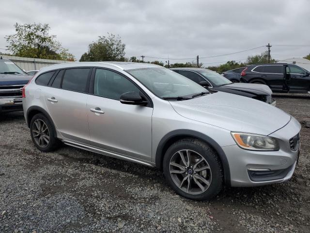 VOLVO V60 CROSS COUNTRY PREMIER 2015