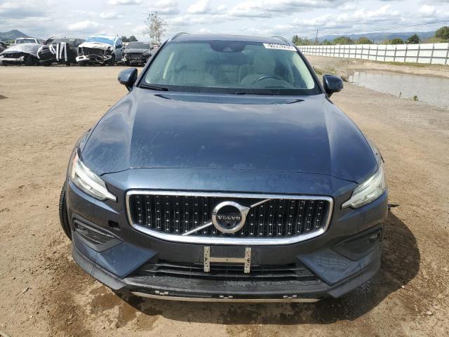 VOLVO V60 CROSS COUNTRY T5 MOMENTUM 2020
