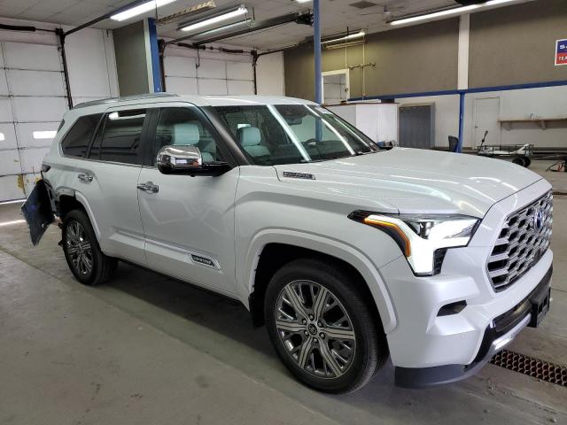 TOYOTA SEQUOIA SR5 2024