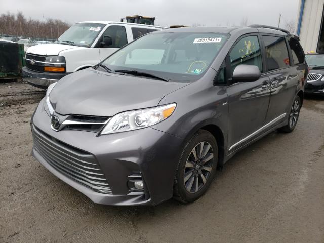 TOYOTA SIENNA XLE 2018