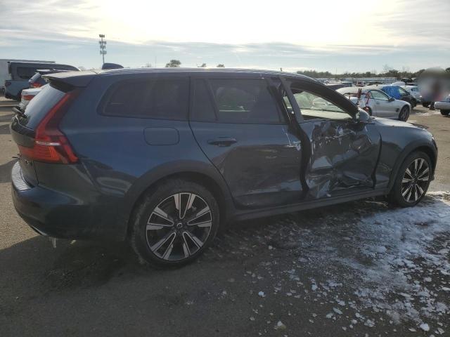 VOLVO V60 CROSS COUNTRY T5 MOMENTUM 2021