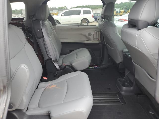 TOYOTA SIENNA XLE 2024