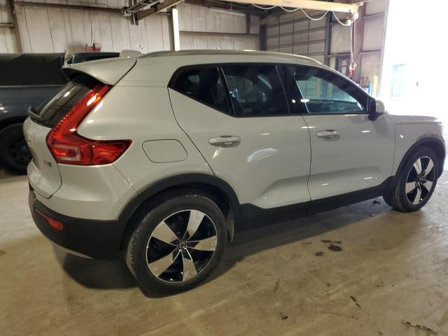 VOLVO XC40 T5 MOMENTUM 2021