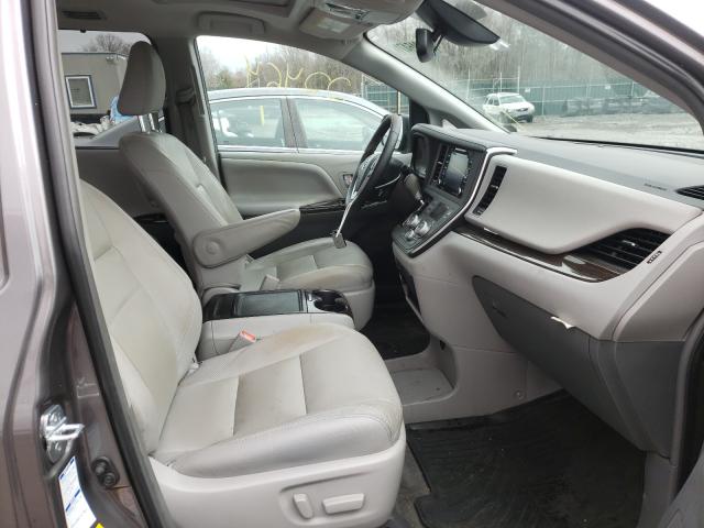 TOYOTA SIENNA XLE 2018