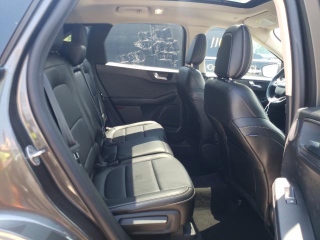 FORD ESCAPE TITANIUM 2020