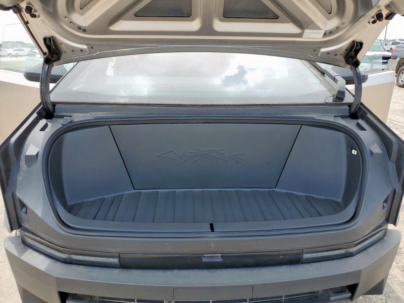 TESLA CYBERTRUCK 2024