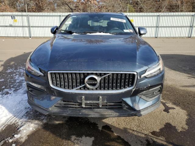 VOLVO V60 CROSS COUNTRY T5 MOMENTUM 2021