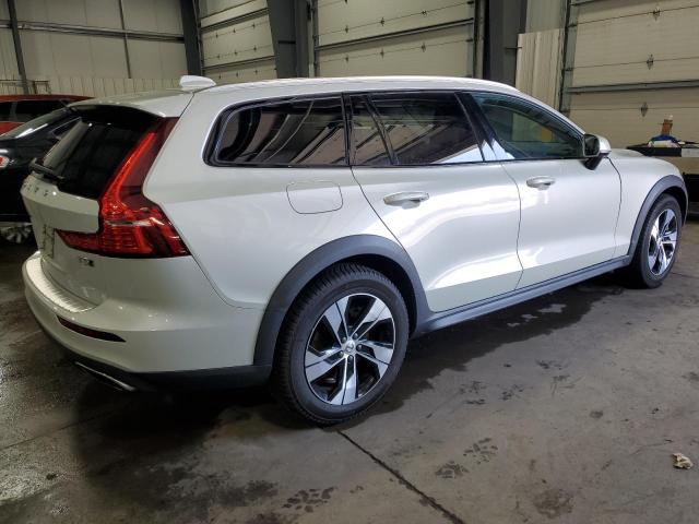 VOLVO V60 CROSS COUNTRY T5 MOMENTUM 2019