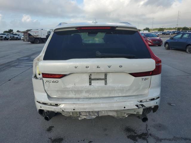 VOLVO XC60 T5 MOMENTUM 2018