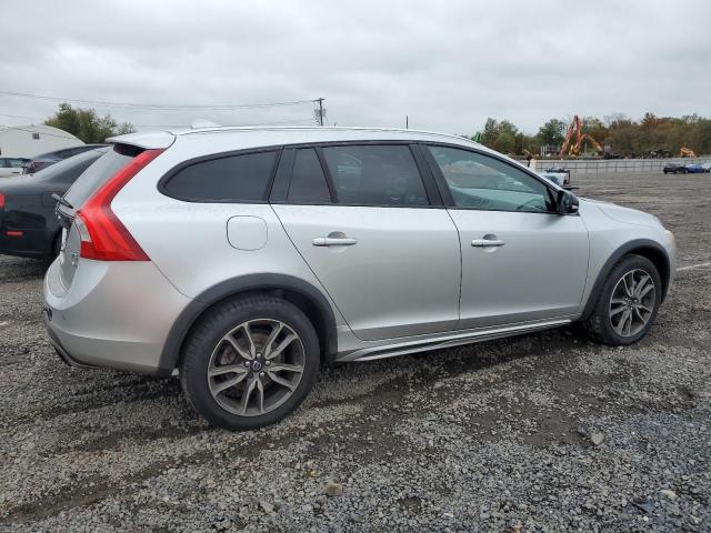 VOLVO V60 CROSS COUNTRY PREMIER 2015