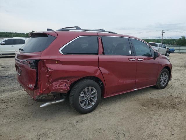 TOYOTA SIENNA XLE 2024