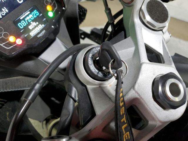 TRIUMPH DAYTONA 660 2025
