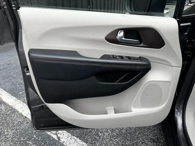 CHRYSLER PACIFICA TOURING 2019