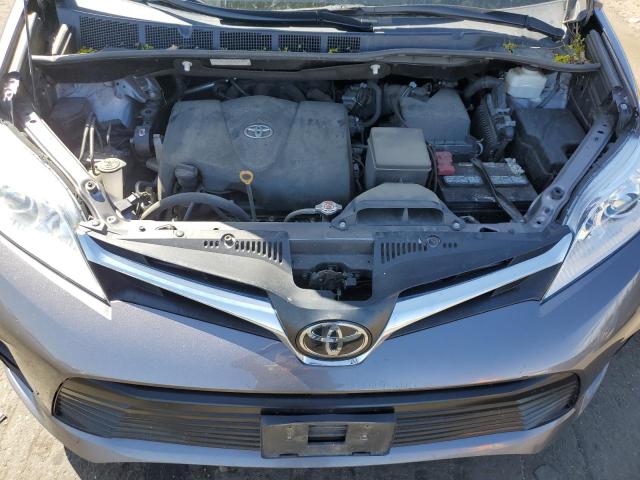 TOYOTA SIENNA LE 2019