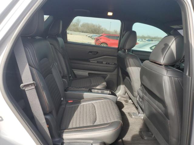 NISSAN PATHFINDER SV 2023