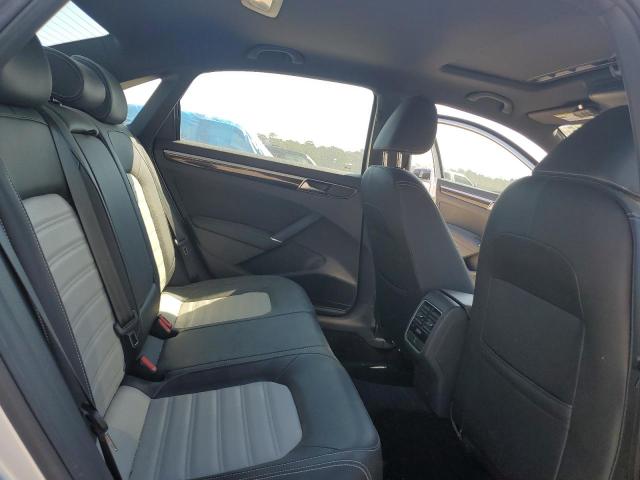 VOLKSWAGEN PASSAT GT 2018