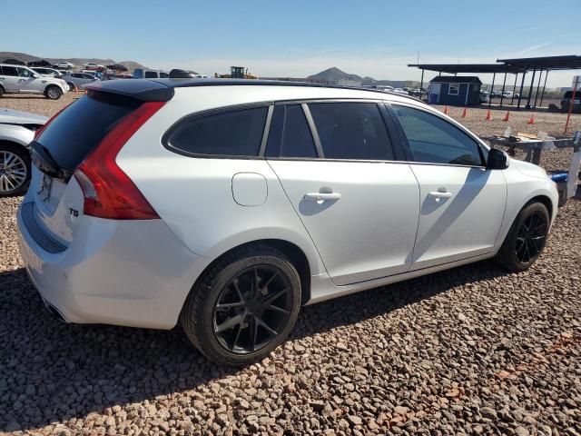 VOLVO V60 PREMIER 2015