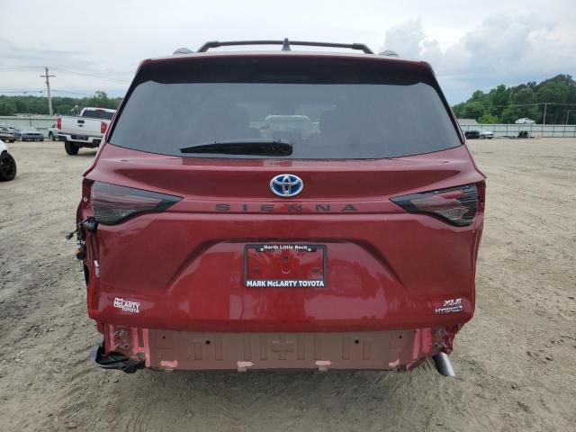 TOYOTA SIENNA XLE 2024