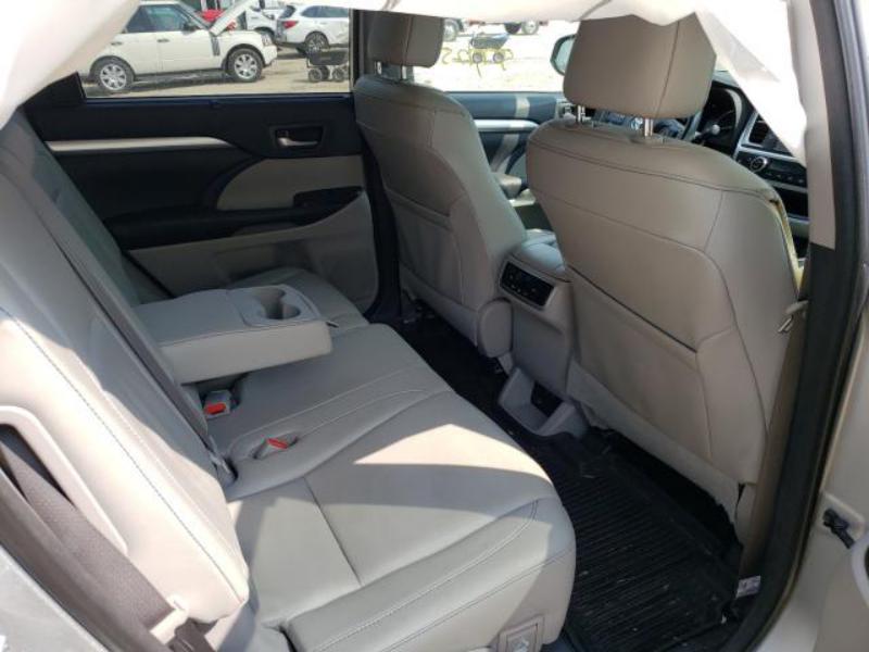 TOYOTA HIGHLANDER SE 2018