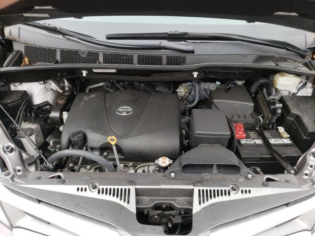 TOYOTA SIENNA XLE 2018