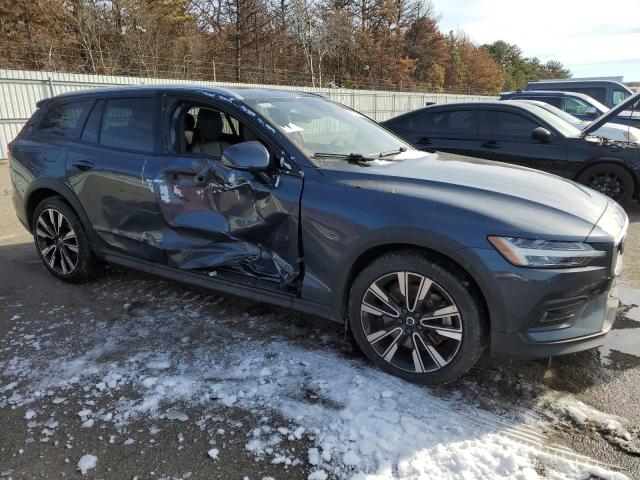 VOLVO V60 CROSS COUNTRY T5 MOMENTUM 2021