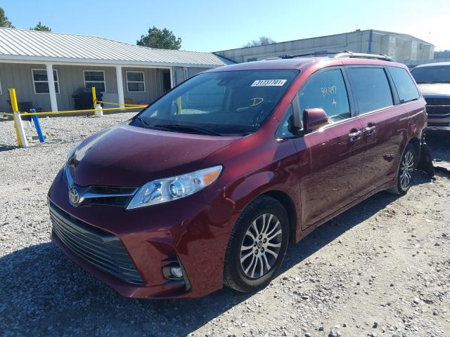 TOYOTA SIENNA XLE 2018